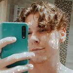 bathroom.singerr - instagram username